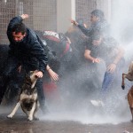 De eso se trata, al fin y al cabo: luchando por la educación, los jóvenes educan a todos los demás. Esta protesta enseña. Yo les digo: gracias mil y suertudas suertes en tan hermosa aventura”.(Eduardo Galeano)