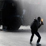 Son miles de personas las que salieron de sus hogares en apoyo a los estudiantes, reuniéndose en las esquinas de barrios o desde los balcones de edificios.